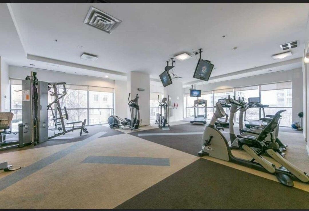 Downtown Spacious Lakeview 2 Beds Salted Water Pool Gym Free Parking Apartment Toronto Exterior photo