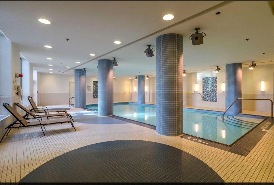 Downtown Spacious Lakeview 2 Beds Salted Water Pool Gym Free Parking Apartment Toronto Exterior photo