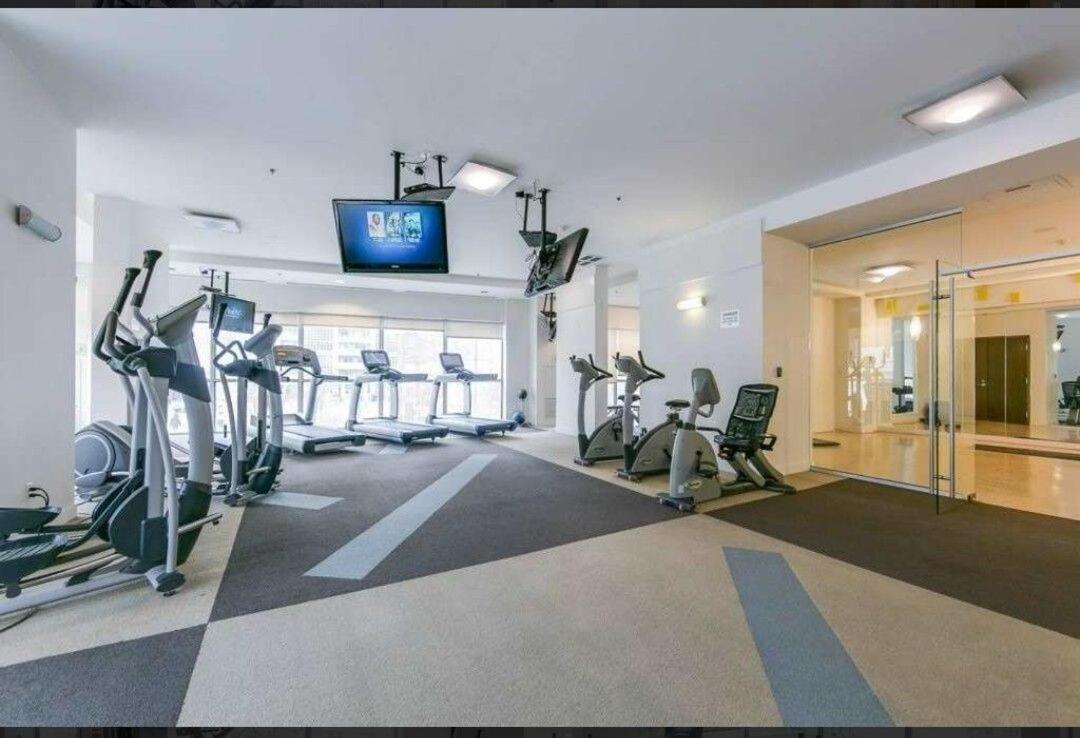 Downtown Spacious Lakeview 2 Beds Salted Water Pool Gym Free Parking Apartment Toronto Exterior photo